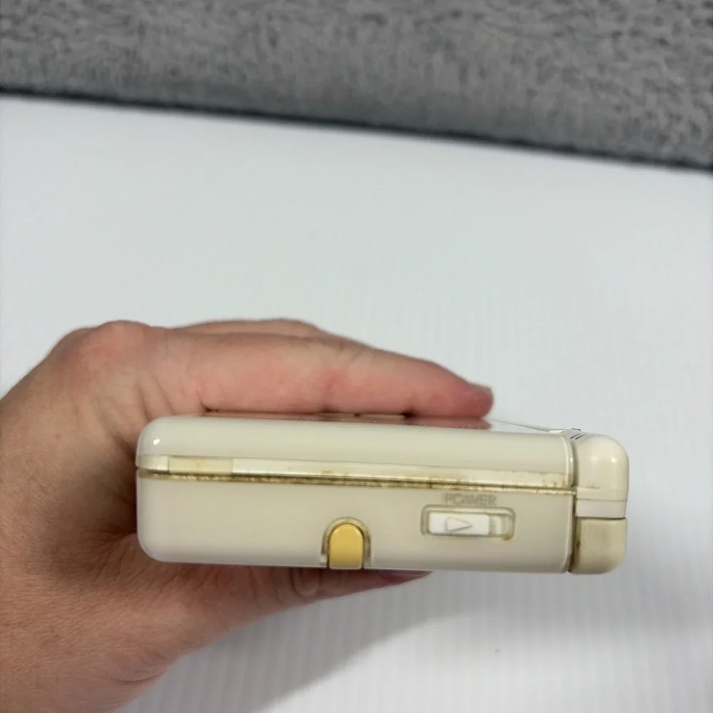 Nintendo DS Lite Handheld System - White USG-001 Charger Games Bundle Lot